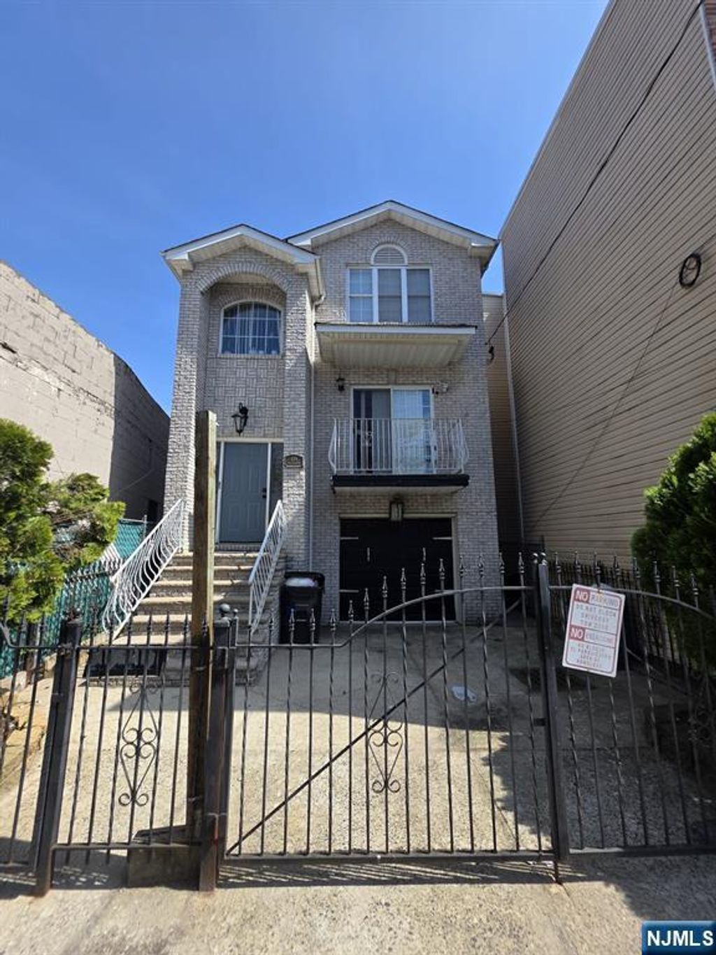 Photo of 135 Highland Avenue, Newark, NJ 07104 (MLS # 26014583)