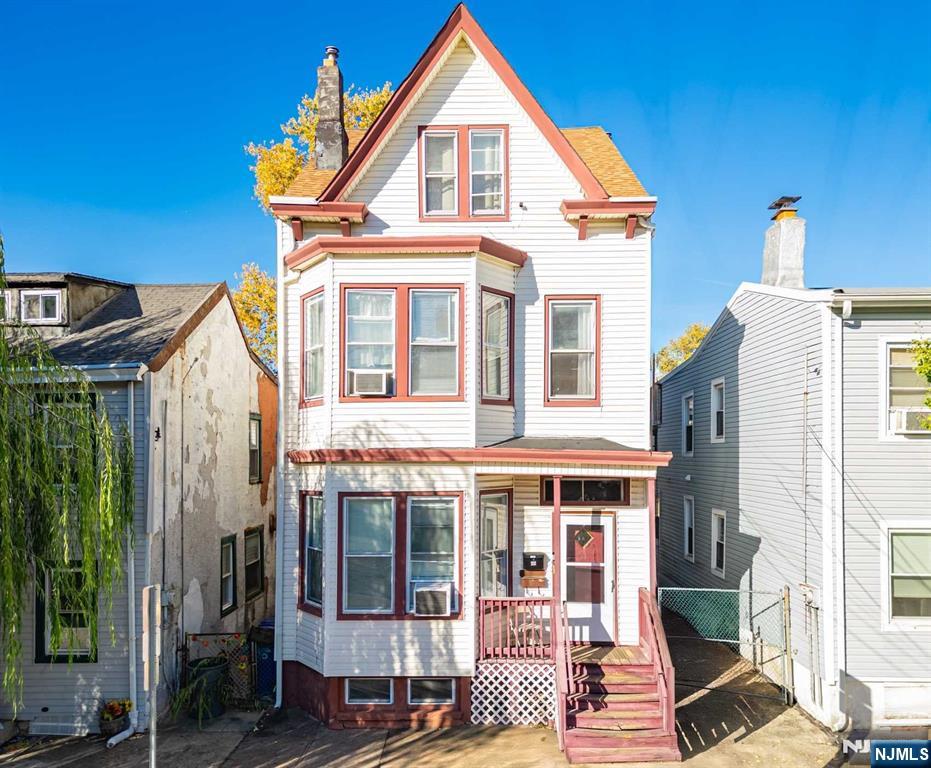 Property for Sale at 21 Olive Street, Paterson, New Jersey - Bedrooms: 6 
Bathrooms: 3 
Rooms: 14  - $600,000