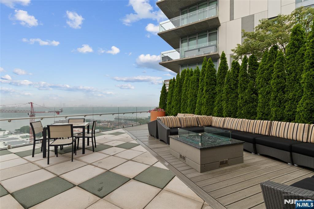 320 Adolphus Avenue 604