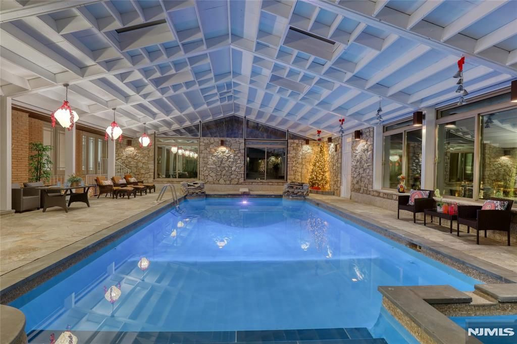 Photo of 91 Chestnut Ridge Road, Saddle River, NJ 07458 (MLS # 25042542)