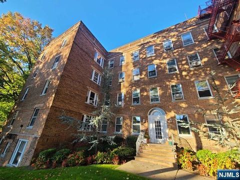 Photo of 250 Broad Ave #2E, Leonia, NJ 07605 (MLS # 26013009)