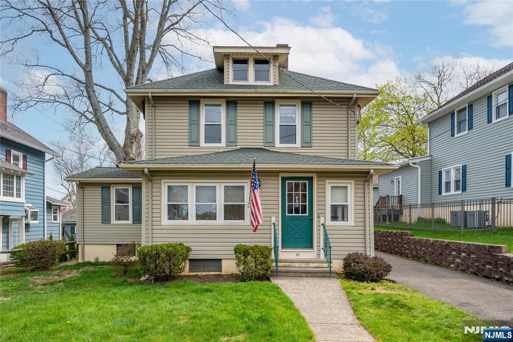 Photo of 11 Oak Grove Road, Caldwell, NJ 07006 (MLS # 26012856)