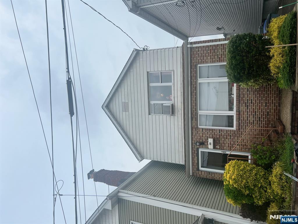Property for Sale at 226 Jersey Street, Harrison, New Jersey - Bedrooms: 5 
Bathrooms: 3 
Rooms: 11  - $675,000