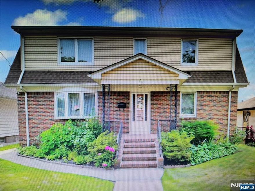 Washer/Dryer in the unit of this beautiful 3-bedroom, 1 bathroom unit in a private 2-family home with a modern kitchen and bathroom. The apartment features large windows that let in plenty of natural light, creating a bright and welcoming atmosphere. The property is just minutes away from shopping, dining, schools, and public transportation. One parking space included . " PETS CONDITIONAL"