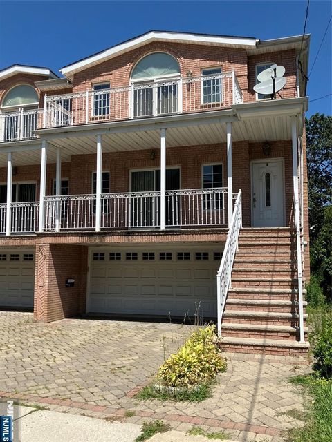 Photo of 333 Lincoln Ave #B, Fort Lee, NJ 07024 (MLS # 25028509)