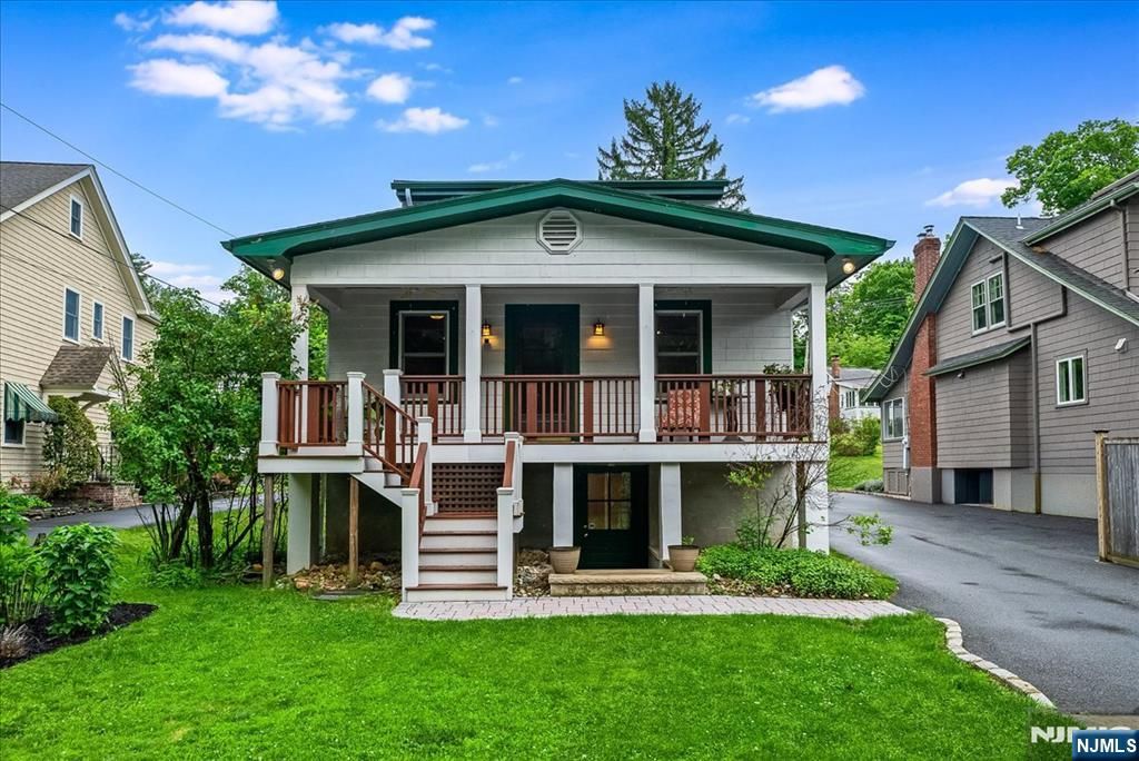 Photo of 74 Park Avenue, Verona, NJ 07044 (MLS # 26019000)