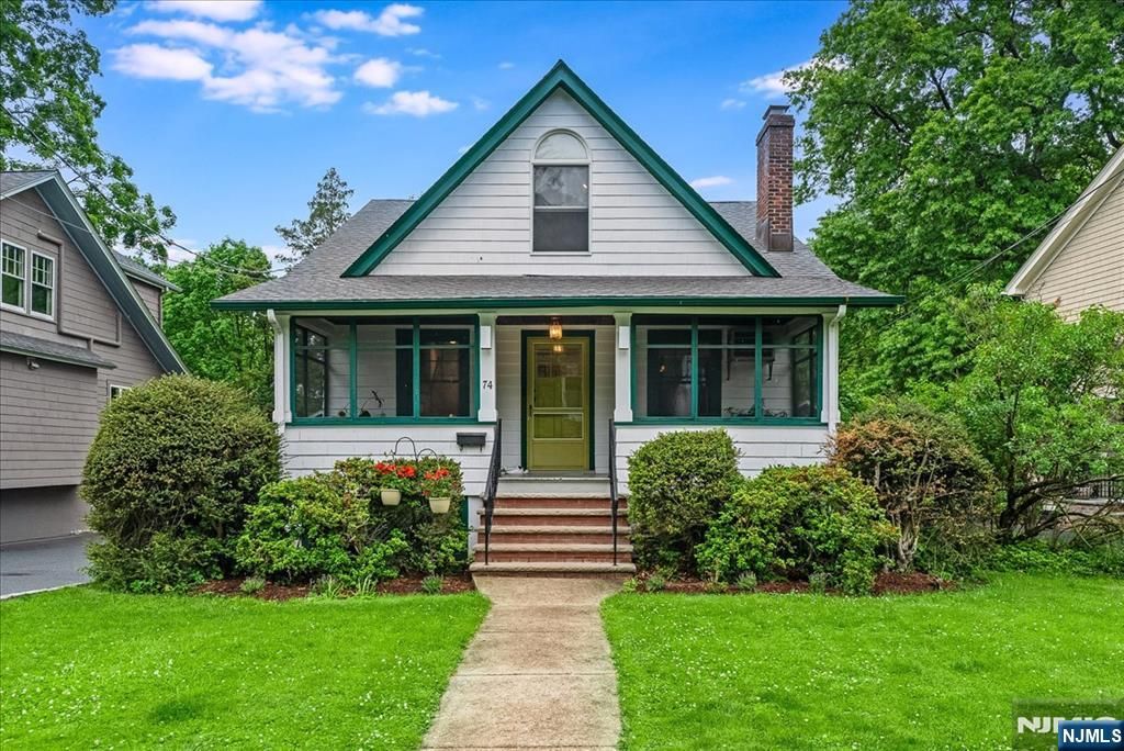 Photo of 74 Park Avenue, Verona, NJ 07044 (MLS # 26019000)