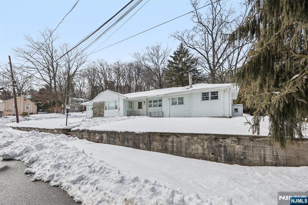 Photo of 33 Lotz Avenue, North Haledon, NJ 07508 (MLS # 26006279)