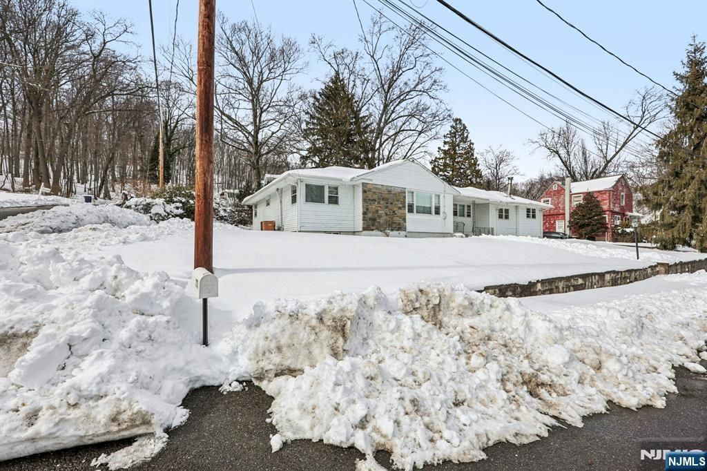 Photo of 33 Lotz Avenue, North Haledon, NJ 07508 (MLS # 26006279)