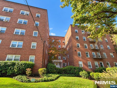 Photo of 326 N Bridge PLZ #3F, Fort Lee, NJ 07024 (MLS # 26035844)