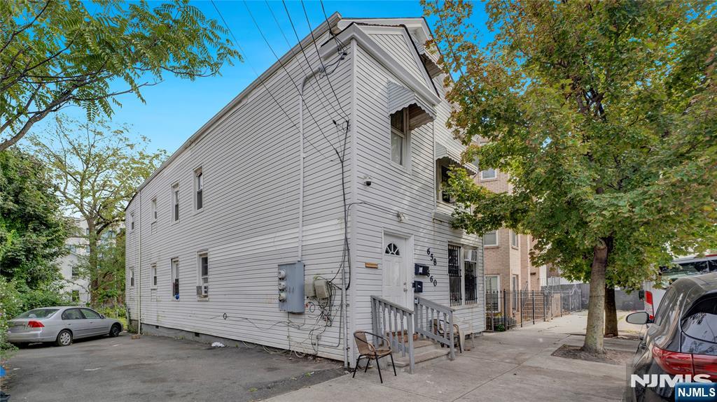 658-660 12th Street