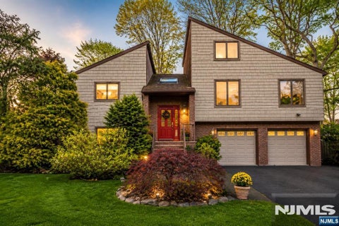 Photo of 4 Lesa Lane, Hillsdale, NJ 07642 (MLS # 26040300)