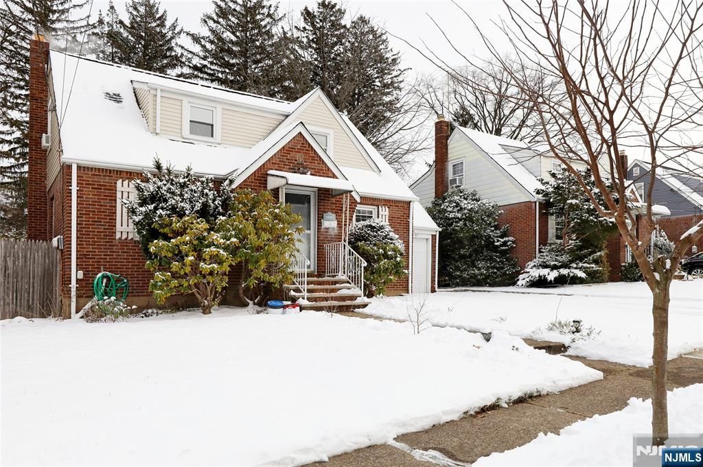 Photo of 137 34th Street, Fair Lawn, NJ 07410 (MLS # 25043969)