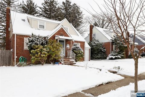 Photo of 137 34th Street, Fair Lawn, NJ 07410 (MLS # 25043969)