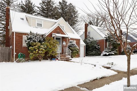 Photo of 137 34th Street, Fair Lawn, NJ 07410 (MLS # 25043969)