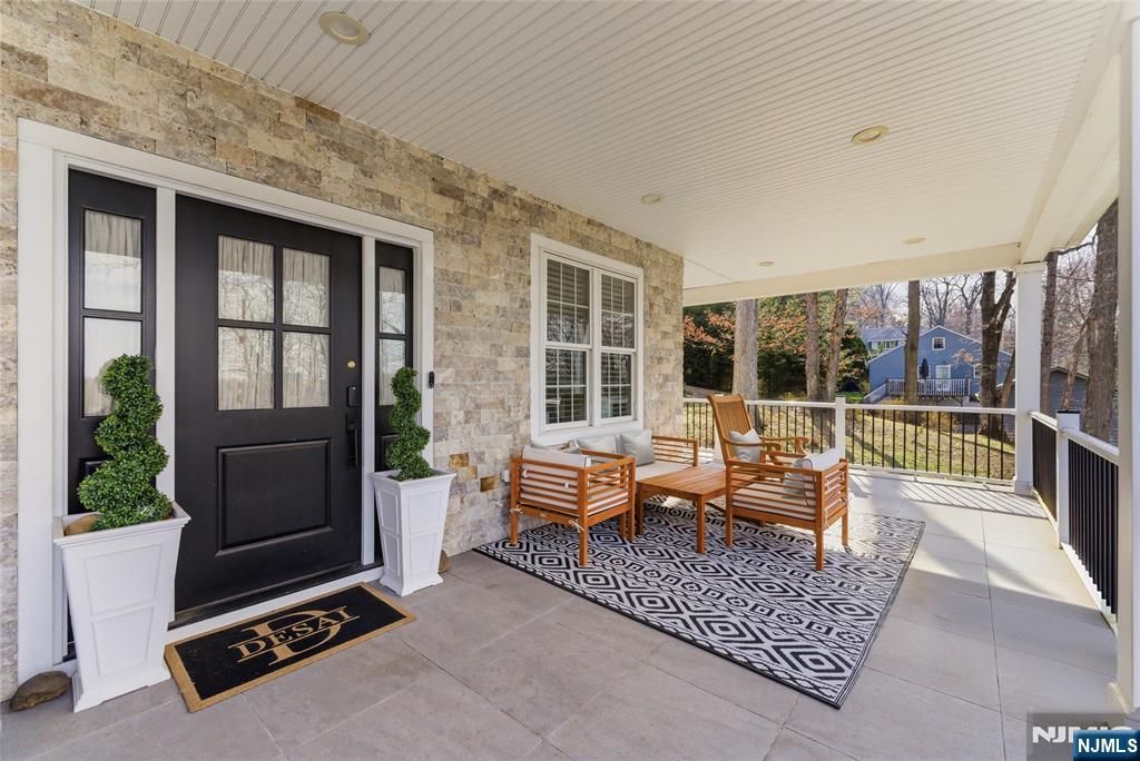 Photo of 10 Hillside Avenue, North Caldwell, NJ 07006 (MLS # 26010643)