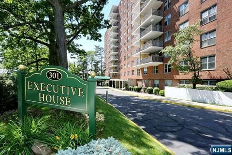 Photo of 301 Beech St #12A, Hackensack, NJ 07601 (MLS # 26026404)
