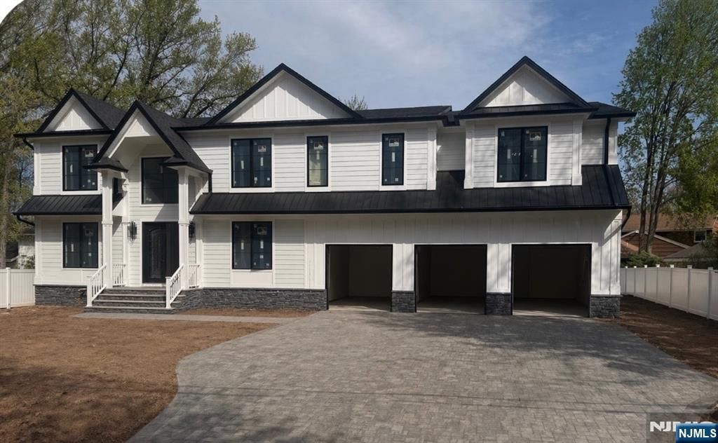 Photo of 532 Hobart Road, Paramus, NJ 07652 (MLS # 26013244)