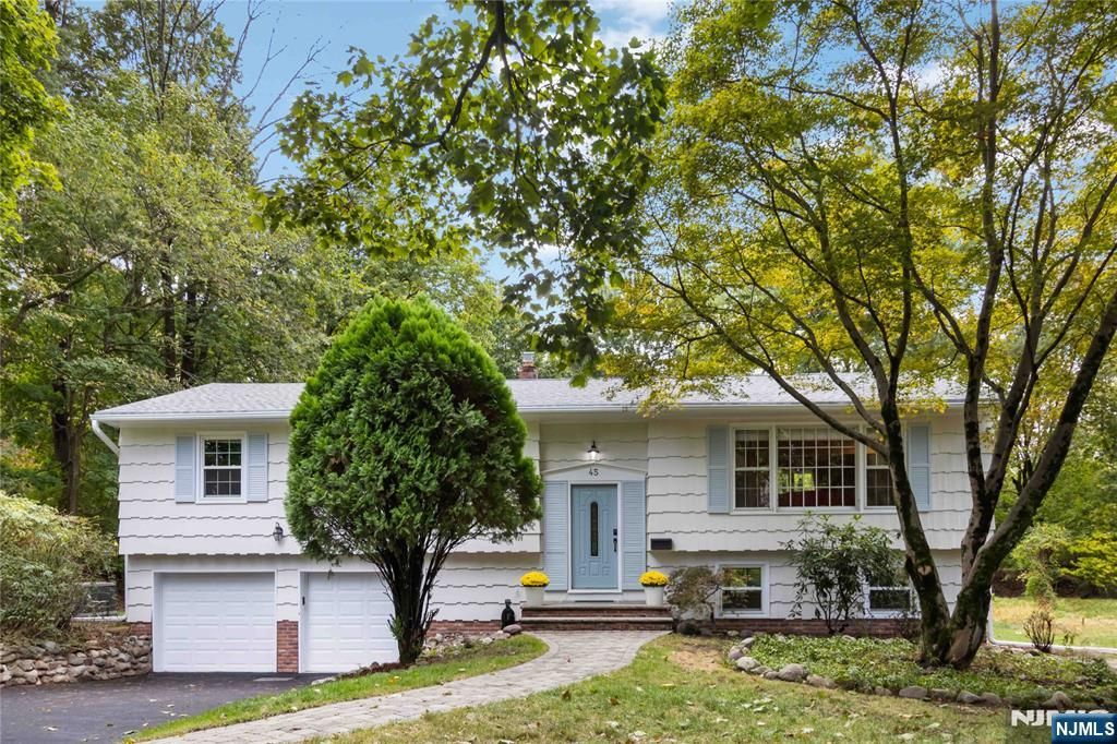 Photo of 45 W Orchard Street, Allendale, NJ 07401 (MLS # 25034045)