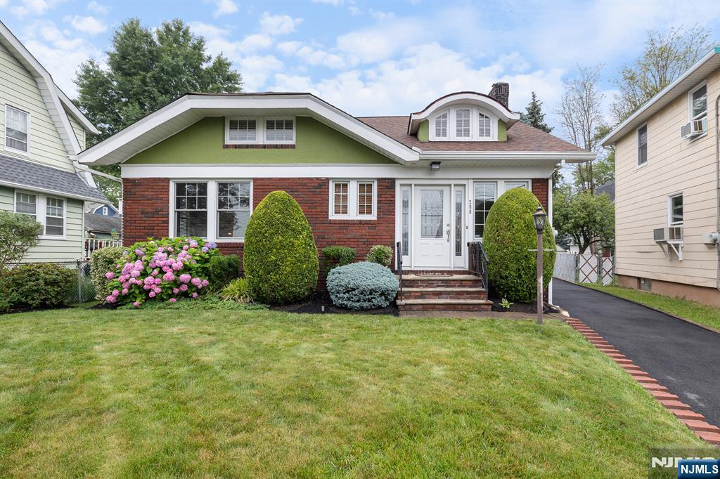 206 Eastern Way
