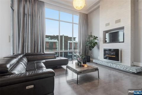 760 Undercliff B Edgewater NJ 07020