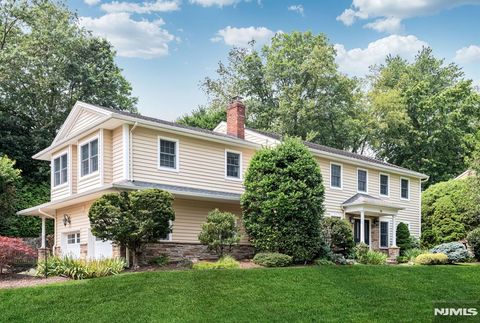 Photo of 16 Dimas Court, Harrington Park, NJ 07640 (MLS # 26003035)