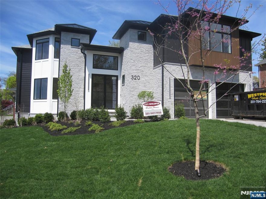 NEW CONSTRUCTION MODERN STYLE. OVER 6500 SQ.FT.OPEN FLOOR PLAN WITH 9FT. CEILINGS ON THE FIRST FLOOR. TWO STORY EF AND FAMILY ROOM WITH, FIREPLACE, LARGE KITCHEN/DINING AREA, WITH QUARTZ ISLAND AND COUNTER TOPS, ALL STAINLESS STEEL APPLS, SUB-0 REFRIGERATOR. ALL BEDROOMS WITH EN SUITE BATH WITH RADIANT HEAT. PRIMARY SUITE WITH LARGE BEDROOM, FIREPLACE, LARGE CLOSETS, AND BATH WITH GLASS STALL SHOWER AND FREE STANDING BATH TUB. FIN BASEMENT WITH REC.ROOM WITH WET BAR, 1 BEDROOM, 1 BATH. OAK FLOORING, CUSTOMING CEILING AND STAIRWAY LIGHTING, PORCELANOSA TILES, SPEAKER SYSTEM, CAMERA SECURITY, C/AC,VAC, 2 CAR GARAGE, LANDSCAPING, GENERAC GENERATOR. SMART HOME FEATURES, CONTEMPORARY DESIGN, DEEP YARD AND A GREAT QUIET LOCATION. PREMIER BUILDER, BUILDING LUXURY HOMES SINCE 1981.