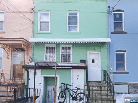 194 Astor Street Newark NJ 07114