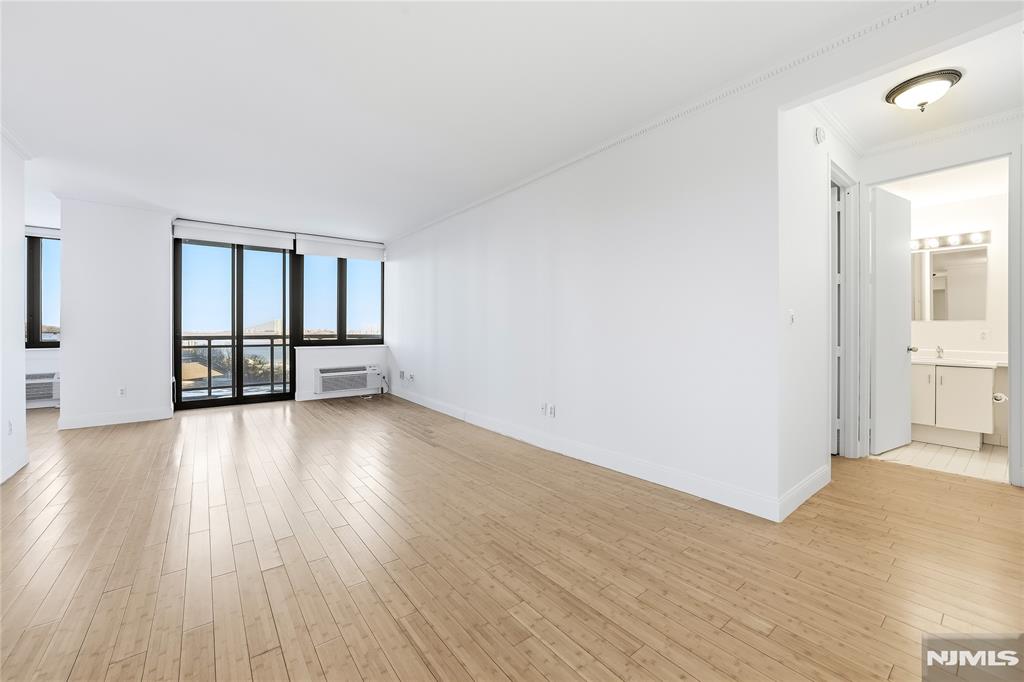 100 Winston Drive 5MN