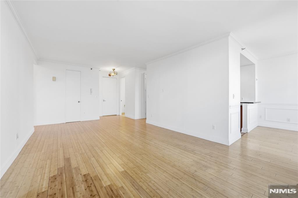 100 Winston Drive 5MN