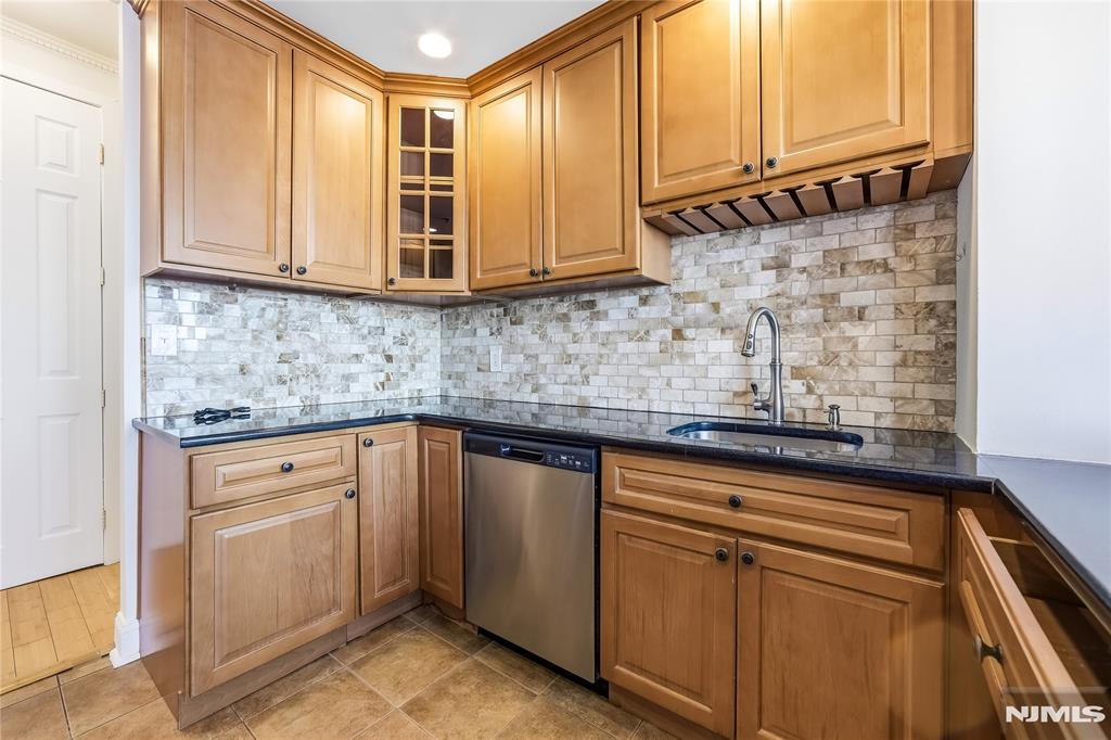 100 Winston Drive 5MN