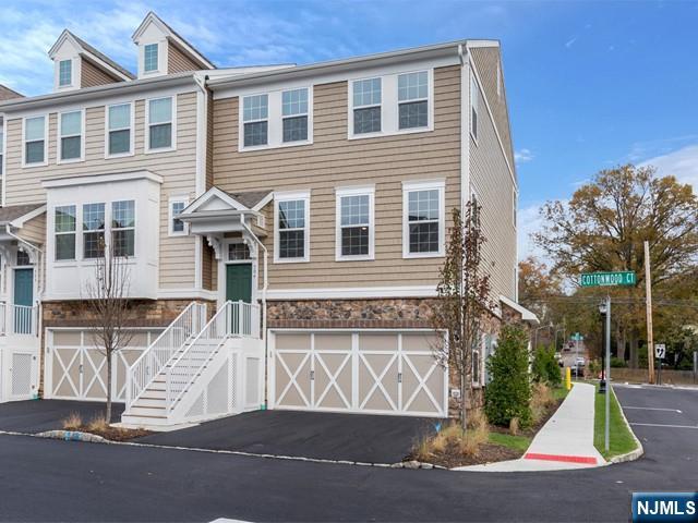 Rental Property at 704 Cottonwood 704, Cresskill, New Jersey - Bedrooms: 3 
Bathrooms: 3.5 
Rooms: 9  - $6,500 MO.