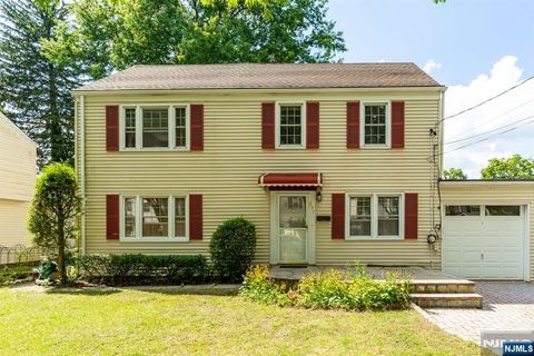 Photo of 397 Hickory Ave, Paramus, NJ 07652 (MLS # 26013256)