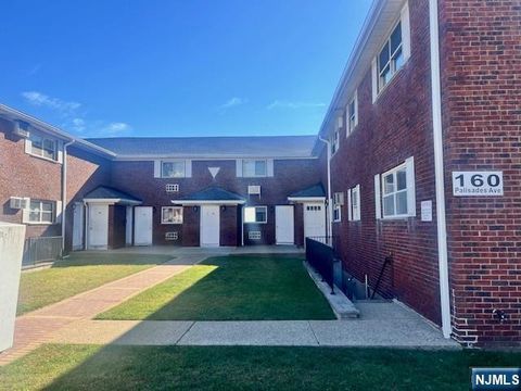 Photo of 160 Palisade Ave #6A, Cliffside Park, NJ 07010 (MLS # 25037283)