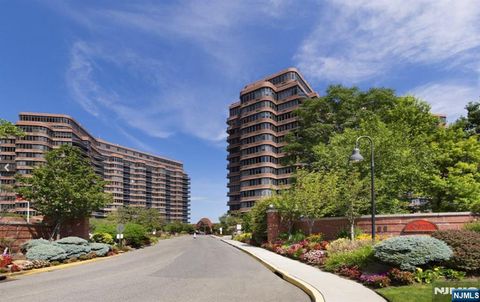 Photo of 100 Carlyle #16ES, Cliffside Park, NJ 07010 (MLS # 26005169)