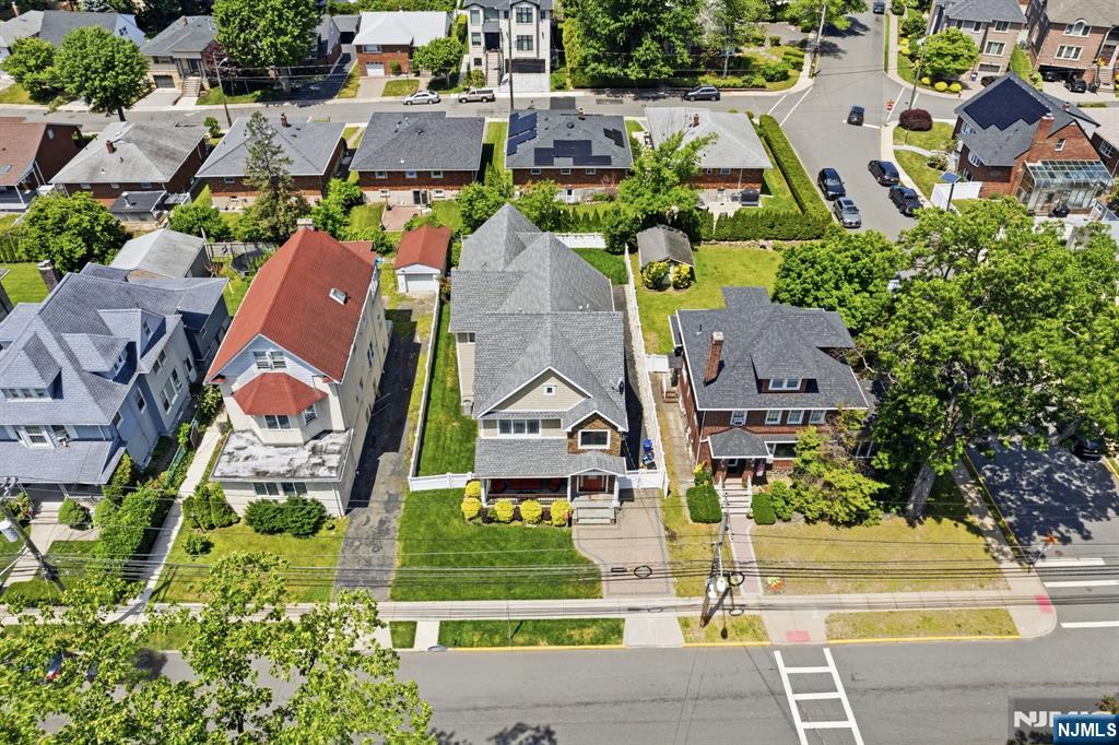 1077 Anderson