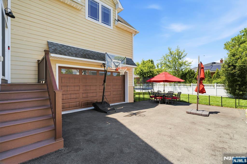 1077 Anderson