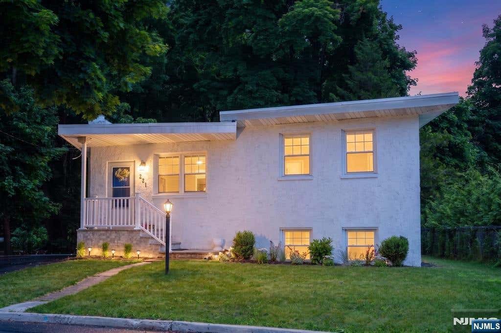 Photo of 221 Lakeview Drive, Ridgewood Village, NJ 07450 (MLS # 26026584)