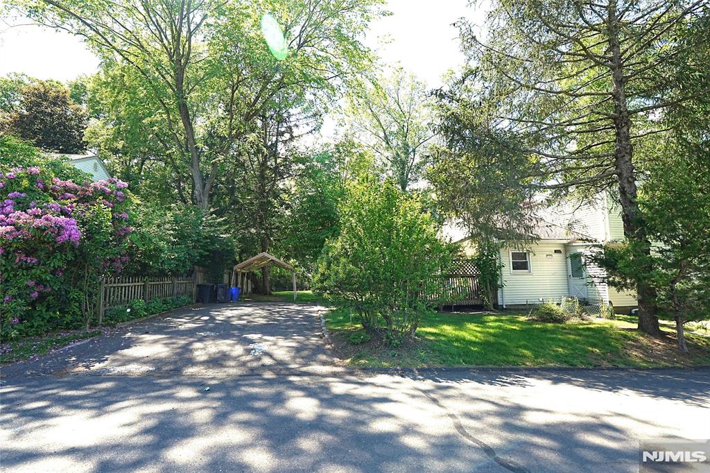 62 High St, Closter, New Jersey - 3 Bedrooms  
2 Bathrooms  
7 Rooms - 