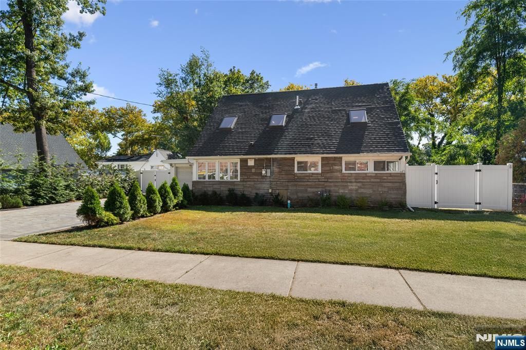 Photo of 38 Ward Plaza, Teaneck, NJ 07666 (MLS # 25035999)