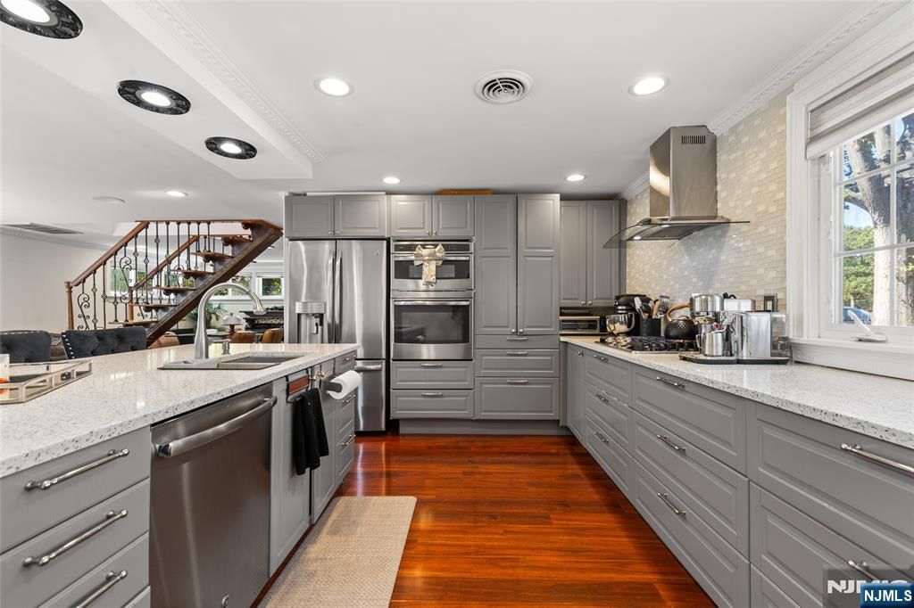 Photo of 38 Ward Plaza, Teaneck, NJ 07666 (MLS # 25035999)