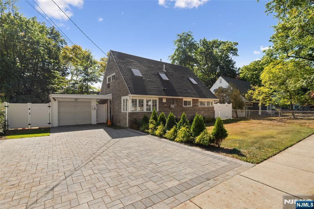 Photo of 38 Ward Plaza, Teaneck, NJ 07666 (MLS # 25035999)