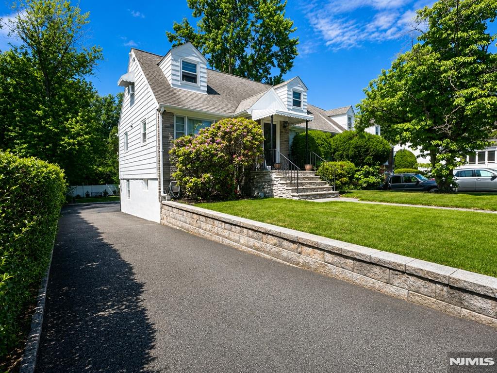 176 Mount Pleasant Avenue