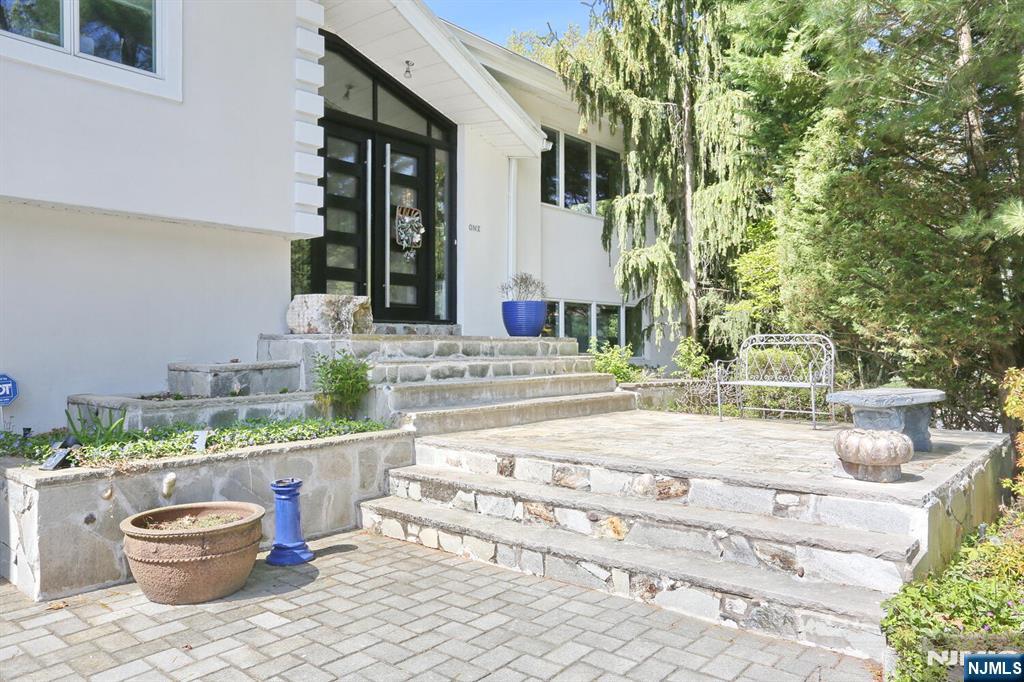 1 Cliff Road