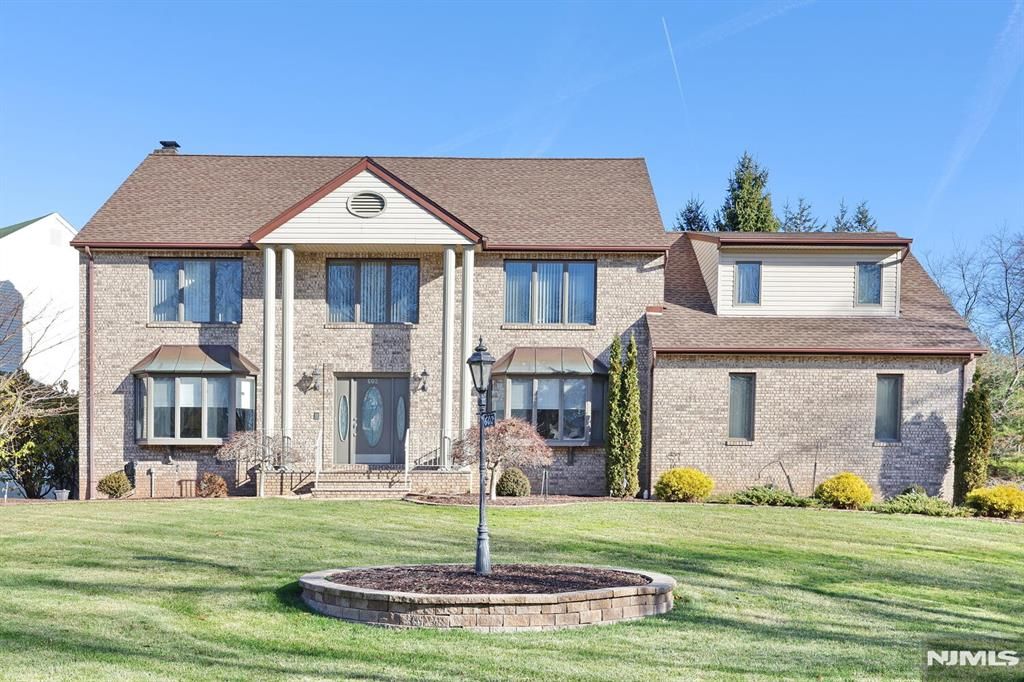 Photo of 602 Mill Run, Paramus, NJ 07652 (MLS # 25042273)