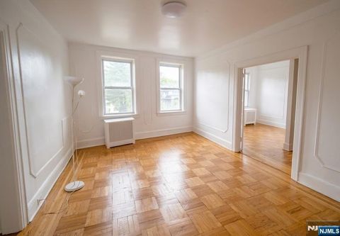Photo of 218 Broad AVE #3G, Leonia, NJ 07605 (MLS # 26017845)