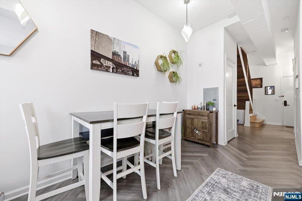 142 Charles Street 403