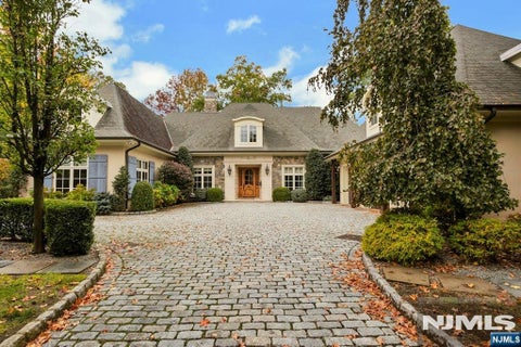 Photo of 74 Roberts Road, Englewood Cliffs, NJ 07632 (MLS # 26037865)