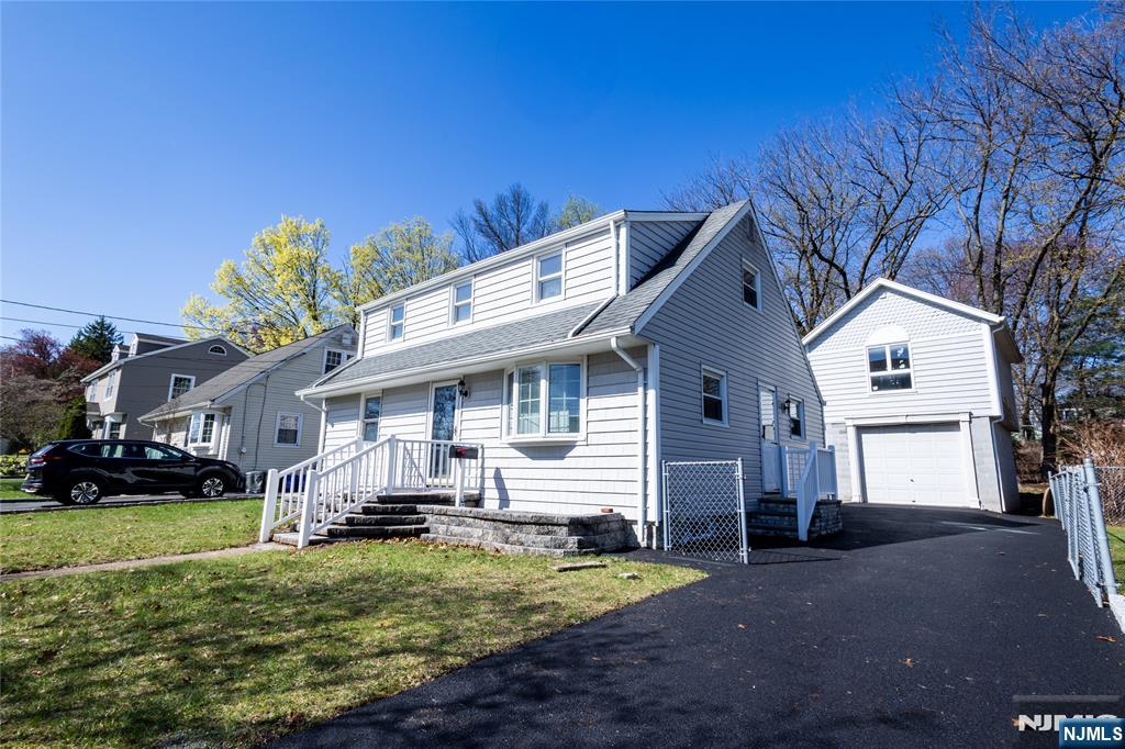 18 Farmingdale Avenue