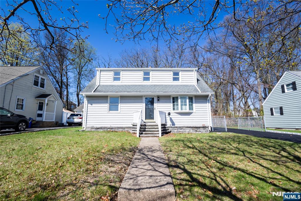 Photo 1 of 18 Farmingdale Avenue, Bloomfield, New Jersey, $729,000, Web #: 325011559